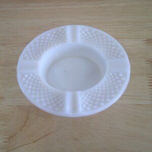 Vintage Westmoreland White Milk Glass Hobnail Round Ashtray 4.5” No Flaws